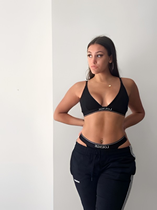 Агата привлекательная девушка из Троицка цена от 3000 руб