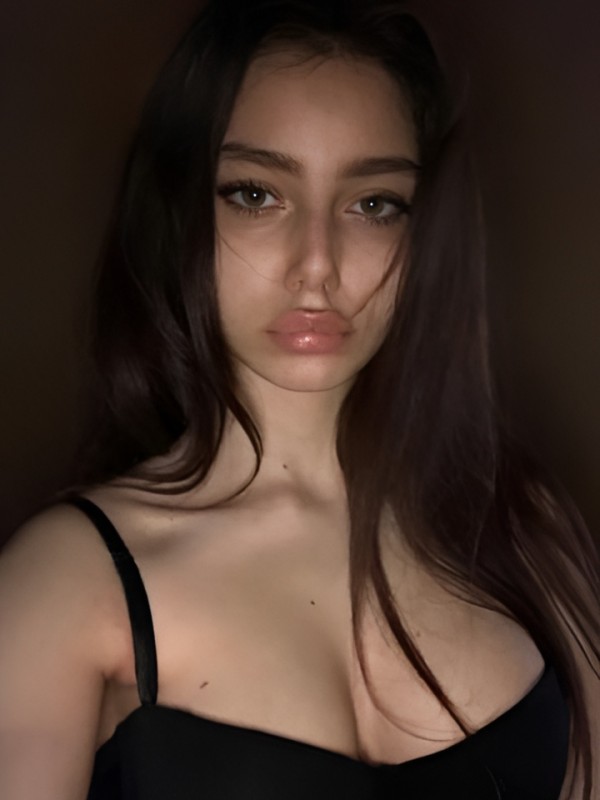 Эмма привлекательная девушка из Троицка цена от 2000 руб