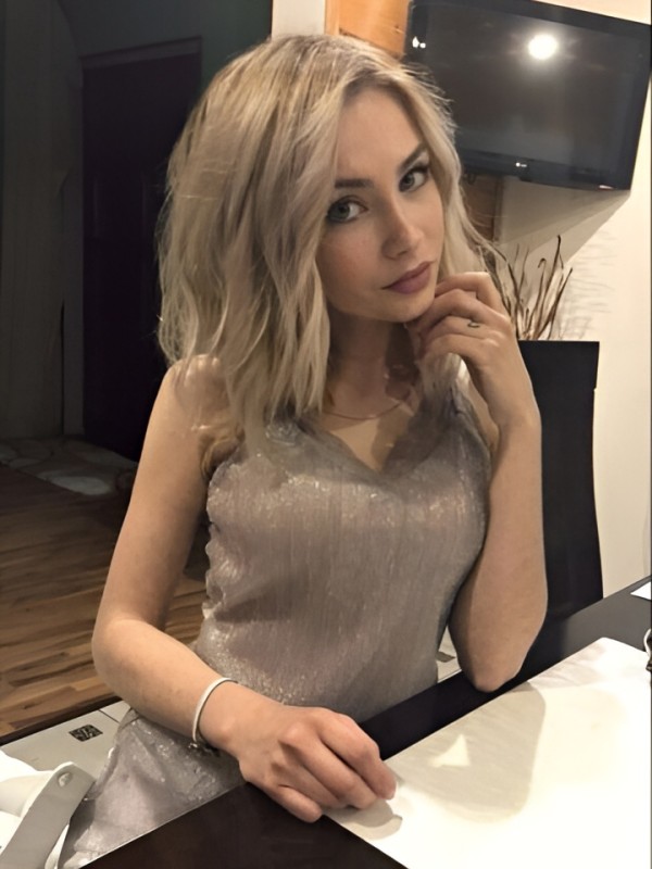 Ульяна привлекательная девушка из Троицка цена от 4000 руб